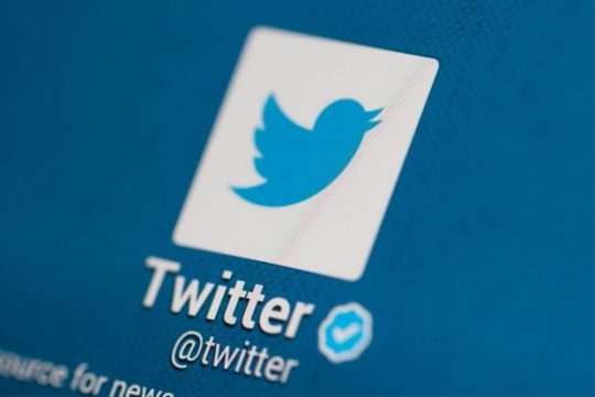 كيفية توثيق حساب تويتر بالعلامة الزرقاء